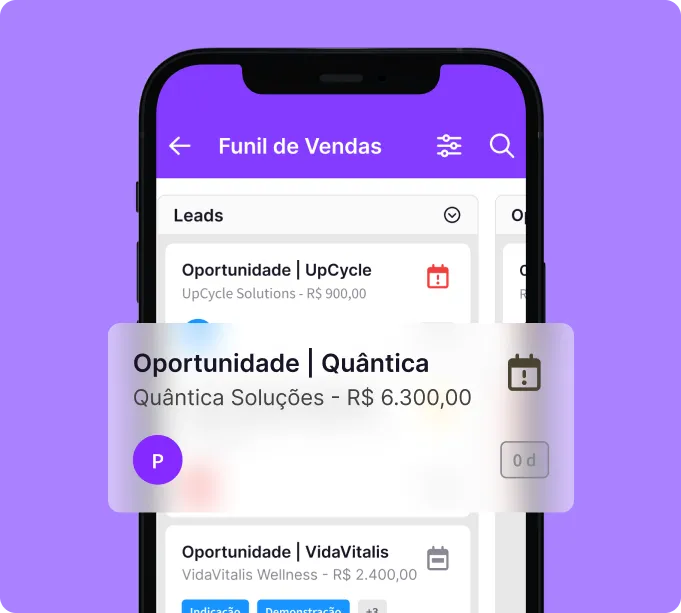 Interface do funil de vendas no app mobile do Ploomes CRM